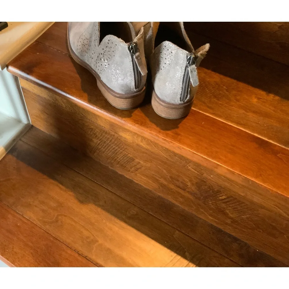 Booties by soft. - Picture 2 of 4